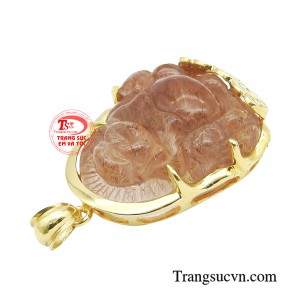 Mặt phật di lặc bọc vàng được nhiều khách hàng, đặc biệt là những người theo phật giáo tìm đeo để cầu mong gặp được nhiều may mắn, tiền bạc, tài lộc, công danh sự nghiệp ngày một hanh thông, rạng rỡ.