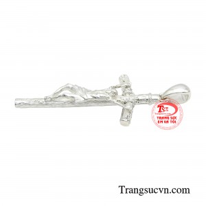 Thánh giá đối với người Công giáo là vật vô cùng thiêng liêng, được nâng niu, luôn đeo bên mình và để nhắc nhở bản thân phải sống có đạo đức, yêu thương, đùm bọc, che chở cho mọi người. 