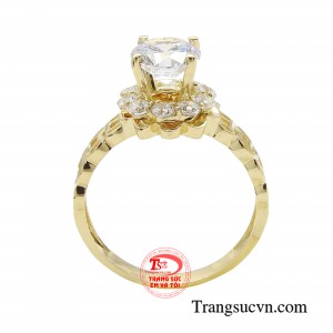 Theo phong thủy, nhẫn kim tiền là vật mang lại nhiều may mắn, tài vận cho gia chủ. 