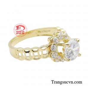 Bên cạnh đó nó còn là trang sức quý giá với kiểu dáng thời trang và hiện đại. 