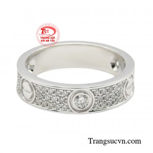 Đồng thời sở hữu nét đẹp mạnh mẽ, cá tính nhẫn kim cương vàng 14k là lựa chọn lý tưởng giúp tôn lên vẻ đẹp lịch lãm và thành đạt cho phái mạnh.