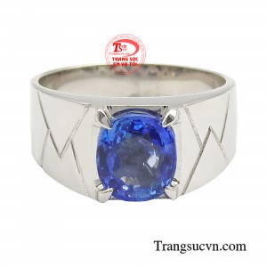 Màu đá xanh sâu thẳm mang lại trạng thái cân bằng bình yên cho người đeo.