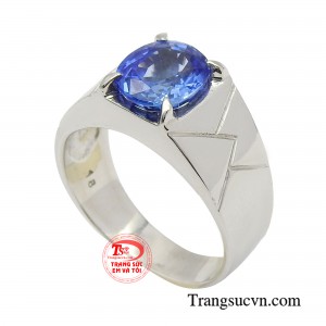 Màu đá xanh hợp phong thủy cho người mệnh Mộc, mệnh Thủy mang đến sự may mắn, khỏe mạnh và tài lộc cho chủ nhân đeo nhẫn.