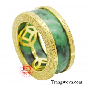 Với thiết kế tinh xảo, kết hợp giữa vẻ đẹp huyền bí của ngọc quý và nét đẹp nổi bật của vàng, nhẫn ngọc bọc vàng mang đến cho người đeo một vẻ ngoài đầy cuốn hút và nổi bật.