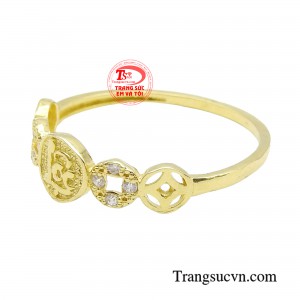 Nhẫn kim tiền là biểu tượng của tài lộc dồi dào, cả đời cát vượng. 