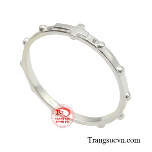 Vì vậy, lựa chọn đeo nhẫn bạc đồng nghĩa với việc bạn sẽ tỏa sáng với hy vọng và tình yêu trong cuộc sống.