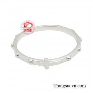 Nhẫn nữ thánh giá bình an không chỉ là phụ kiện trang sức mà chúng còn có thể là vật kỷ niệm vượt thời gian
