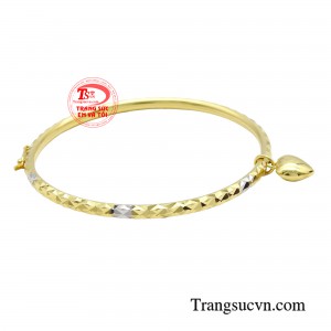 Là con gái, ai cũng cần làm đẹp cho bản thân để cảm thấy tự tin, yêu đời hơn.