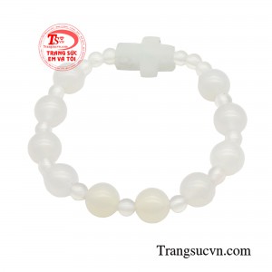 Vì thế khi sở hữu một vòng chuỗi Mân Côi làm từ đá tự nhiên, bạn có thể an tâm vào độ bền chắc của dây chuỗi, nhất là khi chiếc vòng đã được gửi làm phép.