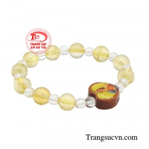 Đeo chuỗi mân côi giúp con tin tưởng vào Chúa, để khi lớn lên con biết lan tỏa yêu thương mà Chúa ban tặng đến tất cả mọi người.