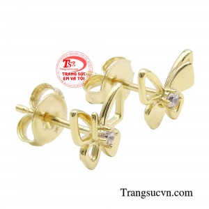 Bạn sẽ thực xinh đẹp và thanh lịch khi diện mẫu bông tai uyên uơng hồ điệp này.