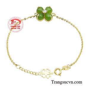 Không chỉ bởi vẻ đẹp sang trọng, cuốn hút mà lắc tay ngọc cẩm thạch may mắn còn mang những năng lượng phong thủy tích cực.