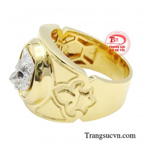 Sói thường được dùng làm trang sức cho phái mạnh vì chúng có thể giúp người đeo cảm giác tự tin, tràn đầy bản lĩnh, dũng cảm vượt qua mọi thử thách, khó khăn.