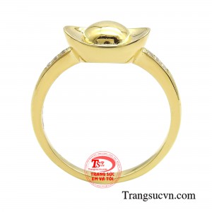 Đeo nhẫn kim nguyên bảo còn có khả năng khai mở cung tài lộc, giúp cho việc kinh doanh, buôn bán sẽ càng phát triển, đem lại sự thịnh vượng bền vững cho chủ sở hữu.