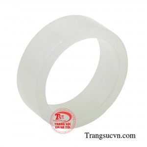 Nhẫn ngọc thịnh vượng  là trang sức biểu thị cho sự giàu sang, phú quý, quyền lực và sự trường tồn.