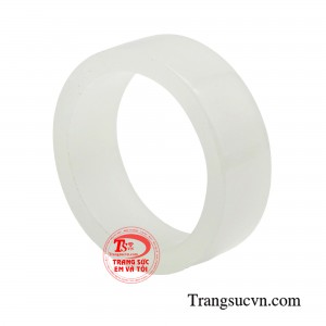 Chất ngọc trong, bóng mướt, âm thanh phát ra từ sản phẩm vang và rất thanh.