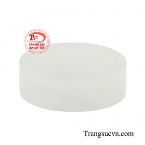 Đeo nhẫn ngọc giúp người đeo cảm thấy tự tin hơn, là món đồ trang sức tuyệt vời làm tăng thêm vẻ đẹp cao sang, quyền quý cho người sở hữu.