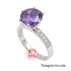 Sự kết hợp giữa vàng và đá thạch anh sẽ tạo ra thiết kế trang sức hoàn mỹ.