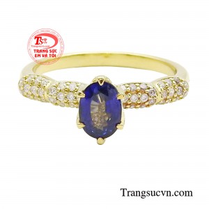 Ngoài ra, sapphire còn là loại đá biểu tượng của Hoàng Gia, tượng trưng cho sự giàu sang và quyền quý.