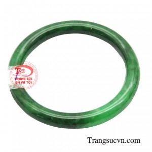  Không thể không nhắc đến hình ảnh chiếc vòng ngọc duyên dáng tô thêm nét đẹp của người phụ nữ Việt Nam. 