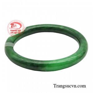 Vòng ngọc duyên dáng tượng trưng cho nét đẹp thùy mị của người con gái Á Đông nói chung. 