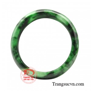 Từ xa xưa vòng ngọc vòng ngọc đã trở thành món đồ trang sức của giới thượng lưu nhằm tô thêm vẻ đẹp quyền quý và cao sang