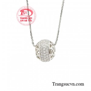 Bộ dây chuyền giúp các nàng tự tin tỏa sáng giữa những người xung quanh.