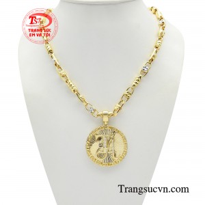 Bộ dây chuyền nam phong cách cá tính được gia công tỉ mỉ từng chi tiết, làm nổi bật vẻ đẹp nam tính mạnh mẽ của bạn ở bất kì đâu.