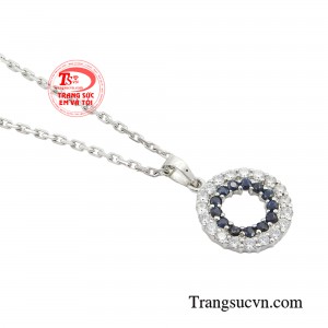 Bộ dây chuyền chính là món quà dành riêng cho mỗi cá tính, là biểu tượng tôn vinh thần thái, khí chất của người phụ nữ hiện đại