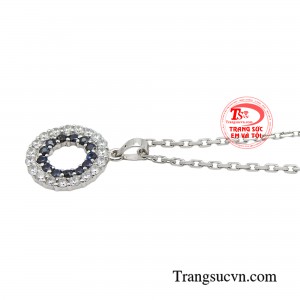 Truyền tải thông điệp về vẻ đẹp toả sáng của mỗi người phụ nữ cao quý được phản chiếu qua kiệt tác trang sức độc bản.