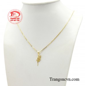 Bộ dây chuyền thiên thần khắc hoạ nét trong sáng thuần khiết của những cô nàng thánh thiện.