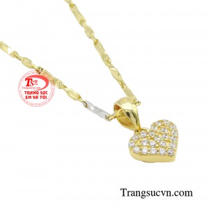 Thiết kế dây chuyền đơn giản mang đến sự thanh lịch cho người đeo.