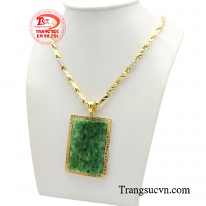 Với thiết kế được làm từ chất liệu vàng sang trọng, tỉ mỉ trong từng đường nét chạm khắc tinh tế toát lên khí chất phái mạnh.