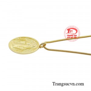 Đặc biệt, bộ mặt dây chuyền này còn là món trang sức làm đẹp cho bản thân.