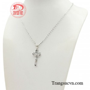 Với kiểu dáng độc đáo, mang đậm dấu ấn cá nhân, các chi tiết chạm khắc có thể là hoa văn, hình ảnh tôn giáo hoặc những câu triết lý ý nghĩa. 