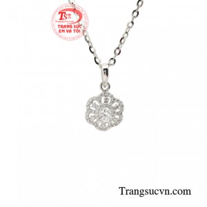 ộ mặt dây chuyền vàng trắng là món phụ kiện hoàn hảo cho mọi người trong các buổi đi chơi, dạo phố đến những sự kiện quan trọng.