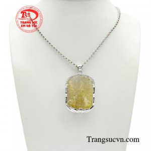 Bộ mặt phật bọc vàng may mắn được chế tác từ những nguyên liệu cao cấp, đảm bảo độ bền đẹp và an toàn cho người sử dụng.