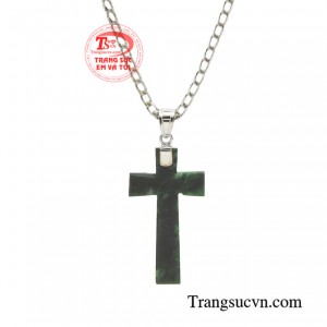 Mặt Thánh Giá Cẩm Thạch là món đồ trang sức tôn giáo ý nghĩa, thể hiện niềm tin và lòng sùng kính của người đeo.