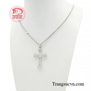 Bộ mặt thánh giá là biểu tượng của đức tin Kitô giáo, tượng trưng cho sự hy sinh, bao bọc, che chở của Chúa Giêsu Kitô và niềm hy vọng vào sự cứu rỗi. 