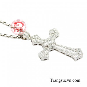 Bộ mặt dây thánh giá may mắn không chỉ là một món đồ trang sức mà còn có ý nghĩa phong thủy cho người sử dụng.