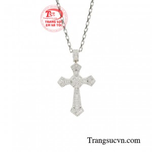 Khi đeo bộ mặt dây chuyền thánh giá may mắn bên mình không chỉ thể hiện niềm tin của bạn mà còn mang đến cho bạn cảm giác bình an, an ủi và may mắn trong cuộc sống.