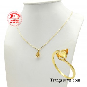 Tạo nên những món trang sức không chỉ sang trọng mà còn mang đậm phong cách dấu ấn riêng.