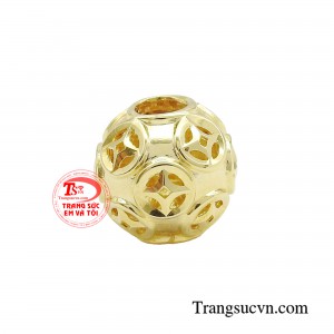 Charm kim tiền phú quý có kiểu dáng bắt mắt được dùng làm trang sức kết hợp dây tết thu hút tài lộc may mắn.