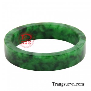 Với vẻ đẹp tinh tế, sang trọng và ý nghĩa may mắn đó thì chiếc nhẫn này sẽ là một kỷ vật quý giá theo bạn suốt cuộc đời.