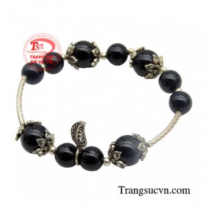 Với các bước gia công tỉ mỉ từng chi tiết kết hợp với màu đen huyền bí mang lại vượng khí may mắn, bình an cho người mệnh thổ.