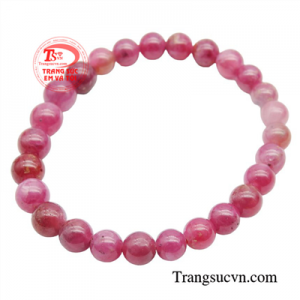 Chuỗi tay Ruby phong thủy là một sản phẩm mới mang phong cách trẻ trung, hợp thời trang. 