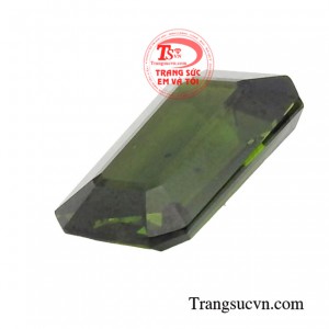Viên đá này thường được gắn lên trang sức đeo vừa thời trang vừa phong thủy.