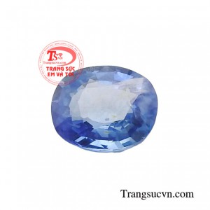 Đá Sapphire thiên nhiên an yên được chạm khắc tỉ mỉ với những lớp cắt đầy tinh tế.