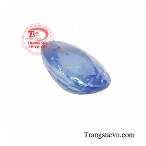 Sản phẩm thường được gắn vàng trên các trang sức như nhẫn, mặt dây, hoa tai để tăng thêm phần sang trọng, quý phái cho người đeo.