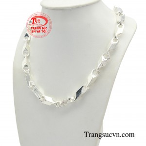 Không những thế, nó còn giúp cánh mày râu khẳng định sự mạnh mẽ và nam tính. 